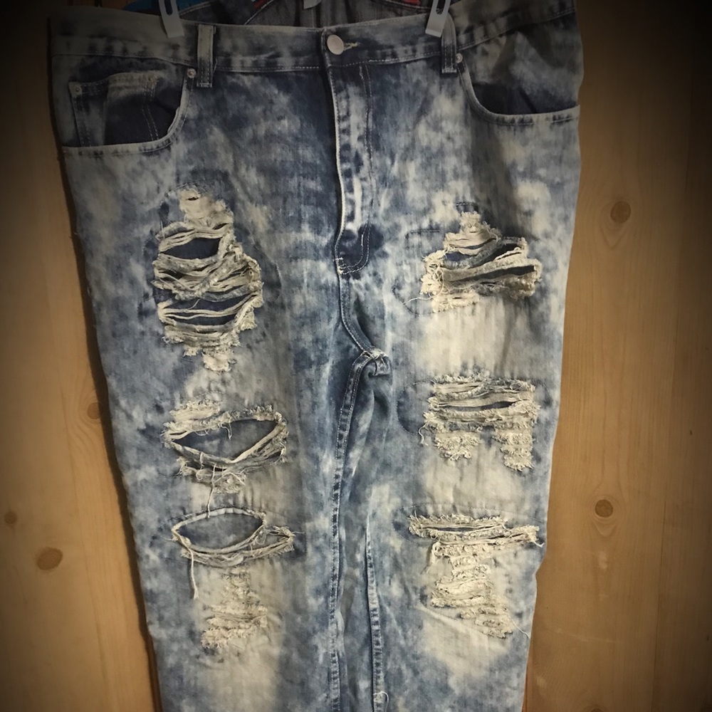 Lion Dynasty Men’s Destroyed Jeans